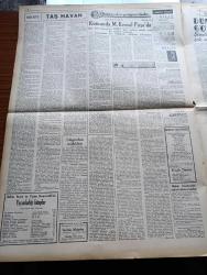Ulus Gazetesi - 27 Mart 1949 - Peyami Safa Köşe Yazısı - Profesör Doktor Yavuz Abadan - İsveç Bizden Güreş Antrenörü İstiyor - Rusya İle İran'ın Arası Açılıyor - Sovyetler Birliği Kabinesinde Yapılan Değişiklikler Muhtelif Yorumlara Yol Açtı - Seyhan'ın Suları Yavaş Yavaş Çekiliyor - Çocuk Esirgeme Kurumunun Dün Geceki Balosu - Yıldız'da Harb Akademisinde Bir Yangın Çıktı - Falih Rıfkı Atay - Kaçırılan Kızlar Çeviren İzzet Tarhan - Pazar Konuşması Yazan Server Bedi - Unesco Orta Doğu Mümessili Mr. Karl Borc Bir Demeç Verdi - Filistin İçin Çarpıştığımız Günler Yazan M. Şevki Yazman Yazı Dizisi -  Berlin'de Ölüm Çeviren Orhan Veli Kanık Yazı Dizisi - Harikulade Güzel Yeşil Gözlü Kız Hamlet'in Ophelia'sı - Perihan Sözeri Ve Arkadaşları Konseri Yeni Sinemada - Şarlo Asri Zamanlar Ulus Sinemasında - Charlie Chaplin - Avrupa Güreş Turnesinin İlk Bilançosu - 4 Maç Yapmak Üzere Carlton Takımı Mayıs'ta Geliyor - Yaşar Doğu Ve Nasuh Akar Nicholas Brother'la Fotoğraf - Güreşçi Mustafa Yoylu