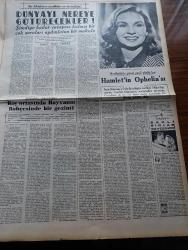 Ulus Gazetesi - 27 Mart 1949 - Peyami Safa Köşe Yazısı - Profesör Doktor Yavuz Abadan - İsveç Bizden Güreş Antrenörü İstiyor - Rusya İle İran'ın Arası Açılıyor - Sovyetler Birliği Kabinesinde Yapılan Değişiklikler Muhtelif Yorumlara Yol Açtı - Seyhan'ın Suları Yavaş Yavaş Çekiliyor - Çocuk Esirgeme Kurumunun Dün Geceki Balosu - Yıldız'da Harb Akademisinde Bir Yangın Çıktı - Falih Rıfkı Atay - Kaçırılan Kızlar Çeviren İzzet Tarhan - Pazar Konuşması Yazan Server Bedi - Unesco Orta Doğu Mümessili Mr. Karl Borc Bir Demeç Verdi - Filistin İçin Çarpıştığımız Günler Yazan M. Şevki Yazman Yazı Dizisi -  Berlin'de Ölüm Çeviren Orhan Veli Kanık Yazı Dizisi - Harikulade Güzel Yeşil Gözlü Kız Hamlet'in Ophelia'sı - Perihan Sözeri Ve Arkadaşları Konseri Yeni Sinemada - Şarlo Asri Zamanlar Ulus Sinemasında - Charlie Chaplin - Avrupa Güreş Turnesinin İlk Bilançosu - 4 Maç Yapmak Üzere Carlton Takımı Mayıs'ta Geliyor - Yaşar Doğu Ve Nasuh Akar Nicholas Brother'la Fotoğraf - Güreşçi Mustafa Yoylu