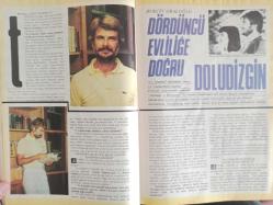 Kadın Aylık Aktüalite Sinema Tiyatro Müzik ve Magazin Dergisi - Ağustos 1985 - Dereden Tepeden - Ayın Rehberi - Sinema Kitap Müzik Video - Nazlı Ilıcak - Nasıl Zayıflıyorlar? - Lazer Karmaşası - Bulaşıcı Hastalıklar - Thalessemi - Gençlikte Cinsiyet - Bel Ağrıları İçin Jimnastik - Dekorasyon: Hülya Süer'in Evi - Bitki Bakımı - Aşık Olun ve Zayıflayın - 40 Yaş İçin Gençlik Reçetesi - İlk Kez Sevişirken - Zayıflamak İçin Su İçin - Emin Çölaşan - Mucize Rejim - Nazlı Ilıcak - Halit Narin - Burçin Oraloğlu - Plastik Paralar - Zubin Mehta'nın Eşi - Leyla Sayar - 30 Yıl Önce - Evlilik mi? Bekarlık mı? - Çocuk Erkekler - Kendinizi Satmasını Biliyor Musunuz? fotoğraf ve haberi - Tam Takım Dergi