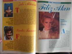 Genç Kadın Aylık Aktüalite Sinema Tiyatro Müzik ve Magazin Dergisi - Haziran 1982 - Sanat Ölümsüzlüğe Oynamak İçin Yapılır - Sinema - Tiyatro - Müzik ve Kitaplar - Bunları Biliyor Musunuz - Mizah - Kulis - Çankaya'nın Bir Numaralı Kadınları - Diplomalı Artistler - Örnek Bir Oyuncu - Haldun Kutlu - Barış Manço - Muazzez Abacı - Cüneyt Arkın - Attila İlhan - Ayın Genç Kızı - Ömer Çavuşoğlu'nu Tanıyor Musunuz? - Seçkinler - Sinekolikler - Sizlerle Başbaşa - Cinsiyet, Sağlık, Psikoloji Bahardan Yazı Düşünün - Bahar ve Yaz Makyajı - Göğüs Sağlığı ve Güzelliği - Bekaret Duvarı - Modern Erkeklerin Korkulu Rüyası - Erkekleri Tanıyalım - Satılık Seks - Filiz Akın - Kadir İnanır - Derya Tuna - Tarık Akan - Erol Evgin - Catherine Deneuve - Cüneyt Arkın - Doktor Kültürü ile Sinema fotoğraf ve haberi - Tam Takım Dergi
