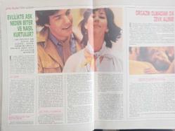 Kadınca Aylık Aktüalite Sinema Tiyatro Müzik ve Magazin Dergisi - Mart 1983 - Fatma Girik - Hümeyra - Füsun Önal - Eurovision ve Türkiye Elemeleri - Deniz Akbulut - Türk Sanat Müziğinin Memureleri - Selim Soydan - Evlilikte Aşk Neden Biter?  Constance'ın Boşluğunu Ceyar Dolduracak - Meryl Streep - Bunları Biliyor Musunuz? - İş mi Kurmak İstiyorsunuz? - Hayır Demesini Biliyor Musunuz? - İlk Aşkınızı Anlatın - Yerli Moda - Patronlu Modeller - 83 Modası ve Çelişkiler - Seks Sırasında Kadınlar Nelerden Hoşlanır? - Erkekler Neden Cinsellikten Kaçar? - Bir Hekimin Günlüğünden - Bir Erkeği Seksi Kılan Nedir? - Varis Konusunda Bilinmeyenler - Doktorunuz ve Siz - Çocukta Çalmanın Nedeni? - Gözümüzden Kaçmayanlar - 40 Yaşında doğum Neden Olmasın? - Satıcılar ve Müşteriler - Becerikli Kılıflar - Onu Seviyorum Ondan Nefret Ediyorum - Bahama Adaları  -Kilimi Siz Dokuyabilirsiniz - Monroe Dudaklar Yine Moda fotoğraf ve haberi - Tam Takım Dergi
