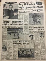 YENİ SABAH GAZETESİ  1 NİSAN  1964 YIL :26 SAYI :8999--BM Kuvvetinin Tutumundan Türkler Şikayetçi --Komisyon Gürcan 'ın  idamında  ısrar etti --3 Yunanlı hudut dışına  çıkarıldı --Vergi  ödeme  süresi 15 günlüğüne  uzatıldı --CHP 'liler   ödeme süresi 15 gün  uzatıldı --Polis  yataklarında  turistler  yatırılacak --Rodos 'un  Türkiye ye  verilmesi öne sürüldü ---Dr.Kikota :Siyavuşgil --Ayhan Aydan  'ın  evi  başsağlığına  gelenlerle  dolup taşıyor ---Venizelos ,Yunan asıllı  milyoner  İngiliz  kızıyla niçin  evlendi ?--Nejat Çetinok  :Sıra  filmlerde harcanmaya hiç  niyetim yok --Genç Millilerimiz  Bugün  İspanya ile Oynuyor --Turgay Yanlış Hareket Ettiğimi Anladım Dedi ---Fenerbahçelilerin  dikkati çekildi --Türkiye Amatör Futbol Şampiyonası Maçları ---