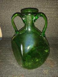 EL YAPIMI DEKORATİF KARE FORMUNDA YEŞİL CAM SÜRAHİ. NADİR BULUNTU.