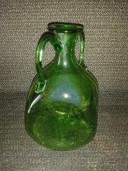 EL YAPIMI DEKORATİF KARE FORMUNDA YEŞİL CAM SÜRAHİ. NADİR BULUNTU.