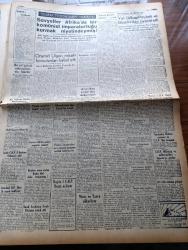 Ulus Gazetesi - 5 Mart 1950 - Hüseyin Cahit Yalçın Köşe Yazısı - Cumhurbaşkanı İsmet İnönü Malatya Heyetini Kabul Etti - Türkiye'de Çalışma Teşkilatı - Yüksek Seçim Kurulu Başkanı Münir Akyürek Oldu - Af Tasarısının Tam Metni - Hilmi Uran'ın Basına Demeci - Galatasaray Beykoz'a Mağlup Oldu - Türk İran Ordu Karmaları Maçı - Gazi Lisesi Basketbol Şampiyonu - Yabancı Gözü Yazan Falih Rıfkı Atay - Hemşire Nimet Yazan Azmiye Hami Güven Yazı Dizisi - Sovyetler Afrika'da Bir Komünist İmparatorluğu Kurmak Niyetindeymiş - İran Şahı Öğrencilerimizle Görüştü - Vali Fahrettin Kerim Gökay Heybeli Ve Büyükada'yı Ziyaret Etti - Charlie Chaplin'in (Şarlo) Aşkları Yazı Dizisi - Tiyatro Ve Roman Yazarı Kotzbue Nasıl Öldürülmüştü - Fred Astaire'in Kraliçesi - Uçan Gölgeler Yazan Server Bedi - Ege Ve Efe Sabunları - Günah Çocuğu Filmi Büyük Sinemada - Manisa'da 1955 De Okulsuz Köy Kalmayacak - Luxor Pikapları - Tarlan Diş Macunu - Ayşe Savaşır Ve Yıldız Tarkan Piyano Denemesi