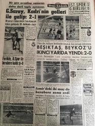 YENİ SABAH GAZETESİ 4 KASIM 1963 YIL :26 SAYI :8852---İnönü gezisini  iptal etti .Gümüşpala Yozgat ta ---İstinye de bir kamyonet  denize  uçtu ,7 ölü var--Başkan seçimi bugün  Karayolları  vergisi lüzumlu görülüyor ---Korkunç Yenge Amerika 'yı suçladı --2 Almanın katilleri  20 Kasım da  yargılanacak ---Öğretmenlerin  sıkıntısı bir süre devam edecek ---Samimiyet  Banyosu :Siyavuşgil ---Cezayir -Fas Hudut Harbi ,Yine Başladı ---300 bin  ton krom ,alıcı  bekliyor ---Kanser  hastalıkları için yeni  ufuklar belirdi ---İstanbul  da ikinci tur  oyunları  başladı --Yılmaz Gruda Devlet Tiyatrosunda ---Galatasaray  ,Kadri 'nin  golleri  ile  galip :2-1---Beşiktaş ,Beykoz u  ikinci yarıda  yendi ---Feriköy ,D.Spor ile  berabere  kaldı :0-0---İzmir de ki  iki maç da berabere  sona erdi ---