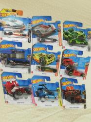 Araba koleksiyonuna başlamak isteyenlere Hediyelik dekorluk oyuncak arayanlara hot wheels mini model metal arabalar hepsi Beraber set farklı marka model ölçekli araçlar 1.64 ölçekli model arabalar