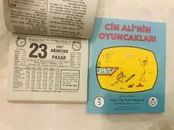 23 Ağustos 1987 hediyelik orijinal Türkiye gazetesi takvim yaprağı (Cin Ali kitabı hediyeli:)