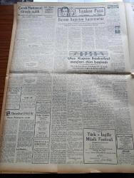 Ulus Gazetesi - 13 Nisan 1950 - Mareşal Fevzi Çakmak'ın Cenazesi Büyük Bir Merasimle Kaldırıldı - Mareşal Fevzi Çakmak'ın Tabutu Tekbirlerle Nişantaşı'ndan Eyüp'e Eller Üzerinde Taşındı - Peyami Safa Köşe Yazısı - Hüseyin Cahit Yalçın Köşe Yazısı - Başbakan Şemseddin Günaltay Zonguldak Limanı Hakkında İzahat Alıyor - Çocuk Hastanesi Törenle Açıldı - Profesör Perihan Çambel'le Bir Konuşma - Ticani Tarikatçılığı Yapmaktan Sanık Kemal Pilavoğlu - Antakya'da Su Baskını - Cumhurbaşkanı Filarmoni Orkestrası Misafiri Norman Del Mar İle Bir Mülakat - Uçan Gölgeler Yazan Server Bedi Yazı Dizisi - İnönü Ansiklopedisi Bürosu Nasıl Çalışır Yazan Agâh Sırrı Levend - Paris Fuarına İştirak Ediyoruz - Doçent Danyal Bediz Bir Konferans Verdi - Nazım Hikmet Üsküdar Cezaevine Nakledildi - Taksim'deki Büyük Opera Binası İnşaatı İçin 307 Bin Lira Ayrıldı - Ölümünün 13. Yıldönümünde Abdülhak Hamit Tarhan Yazan R. Necdet Evrimer - Yankee Paşa Yazan Edison Marshall Yazı Dizisi - Ulus Kupası Basketbol Maçları