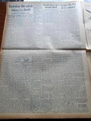 Ulus Gazetesi - 13 Nisan 1950 - Mareşal Fevzi Çakmak'ın Cenazesi Büyük Bir Merasimle Kaldırıldı - Mareşal Fevzi Çakmak'ın Tabutu Tekbirlerle Nişantaşı'ndan Eyüp'e Eller Üzerinde Taşındı - Peyami Safa Köşe Yazısı - Hüseyin Cahit Yalçın Köşe Yazısı - Başbakan Şemseddin Günaltay Zonguldak Limanı Hakkında İzahat Alıyor - Çocuk Hastanesi Törenle Açıldı - Profesör Perihan Çambel'le Bir Konuşma - Ticani Tarikatçılığı Yapmaktan Sanık Kemal Pilavoğlu - Antakya'da Su Baskını - Cumhurbaşkanı Filarmoni Orkestrası Misafiri Norman Del Mar İle Bir Mülakat - Uçan Gölgeler Yazan Server Bedi Yazı Dizisi - İnönü Ansiklopedisi Bürosu Nasıl Çalışır Yazan Agâh Sırrı Levend - Paris Fuarına İştirak Ediyoruz - Doçent Danyal Bediz Bir Konferans Verdi - Nazım Hikmet Üsküdar Cezaevine Nakledildi - Taksim'deki Büyük Opera Binası İnşaatı İçin 307 Bin Lira Ayrıldı - Ölümünün 13. Yıldönümünde Abdülhak Hamit Tarhan Yazan R. Necdet Evrimer - Yankee Paşa Yazan Edison Marshall Yazı Dizisi - Ulus Kupası Basketbol Maçları