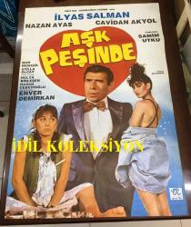 AŞK PEŞİNDE, ORİJİNAL SİNEMA AFİŞİ - 1987, FİLM AFİŞİ / POSTERİ - BÜYÜK BOY - ORİJİNAL - 100 X 69 cm EBADINDA - Original Turkish Big Size Movie Poster - Samim Utku, İlyas Salman, Nazan Ayas, Nur İncegül, 	Enver Demirkan, Cavidan Akyol, Ali Engin, Abdurrahman Keskiner, Atilla Olcay, Hülya Birleşen, Hasan Cebecioğlu, UMUT FİLM