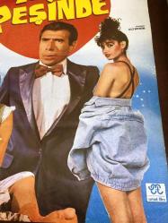 AŞK PEŞİNDE, ORİJİNAL SİNEMA AFİŞİ - 1987, FİLM AFİŞİ / POSTERİ - BÜYÜK BOY - ORİJİNAL - 100 X 69 cm EBADINDA - Original Turkish Big Size Movie Poster - Samim Utku, İlyas Salman, Nazan Ayas, Nur İncegül, 	Enver Demirkan, Cavidan Akyol, Ali Engin, Abdurrahman Keskiner, Atilla Olcay, Hülya Birleşen, Hasan Cebecioğlu, UMUT FİLM