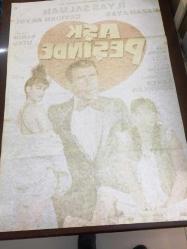 AŞK PEŞİNDE, ORİJİNAL SİNEMA AFİŞİ - 1987, FİLM AFİŞİ / POSTERİ - BÜYÜK BOY - ORİJİNAL - 100 X 69 cm EBADINDA - Original Turkish Big Size Movie Poster - Samim Utku, İlyas Salman, Nazan Ayas, Nur İncegül, 	Enver Demirkan, Cavidan Akyol, Ali Engin, Abdurrahman Keskiner, Atilla Olcay, Hülya Birleşen, Hasan Cebecioğlu, UMUT FİLM