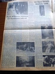 Ulus Gazetesi - 25 Mart 1950 - Peyami Safa Köşe Yazısı - Hüseyin Cahit Yalçın Köşe Yazısı - Meclis Seçimi Yenileme Kararı Verdi - Seçim 14 Mayıs Pazar Günüdür - Af Tasarısı Komisyona İade Edildi - Türkiye İtalya Dostluk Paktı - Sadık Aldoğan'ın Milletvekilliği Dokunulmazlığı Kaldırıldı - 2 Nisan'da Ay Tutulacak - Uçan Gölgeler Yazan Server Bedi Yazı Dizisi - Mustafa Reşit Paşa Ve İlk Anayasa Yazan Hasan Ali Yücel Köşe Yazısı - Reşat Aydınlı'nın Dünkü Duruşması - Komünizmin Hileli Siyaseti - Milli Eğitim Bakanı Tahsin Banguoğlu'nun Güreşçilerimize Tebrik Telgrafı - Fatin Rüştü Zorlu Ve Muammer Çavuşoğlu Amerika'ya Gittiler - Yankee Paşa Yazan Edison Marshall Yazı Dizisi - Devlet Tiyatrosunda Peer Gynt - Stockholm'de Yapılan Güreşlerden Resimler - İngiliz İşçi Partisi'nin Eski Başkanı Harold Laski Öldü - Değerli Ses Sanatkarı Safiye Ayla Büyük Sinemada - Sabite Tur Gülerman - Büyük Millet Meclisi Başkanı Şükrü Saraçoğlu'nun Sözleri - Charlie Chaplin'in En Güzel Filmi Altına Hücum