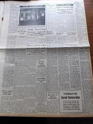 Yeni Ulus Gazetesi - 12 Ocak 1954 - Hüseyin Cahit Yalçın Köşe Yazısı-Sinema-Büyük Millet Meclisi'nde Yabancı Sermayeyi Teşvik Tasarısı Dün Görüşüldü - 120 Kilo Taşıyan Çocuk Bisikleti - İsmet İnönü'nün Dünkü Temasları - Celal Bayar Kanada'ya Gitmeyecek - Amerikan Dışişleri Bakanı Foster Dulles İle Sovyet Rusya'nın Washington Büyükelçisi Zarubin Görüşmesi Başladı - Kongrede Kuran Okunması - Kravat Kanunu - Bir Tüccar 20 Bin Lira İle Kayboldu - Kasım Gülek'in Savcılıkta İfadesi Alındı - Altın Ve Döviz Fiyatları Yazan Namık Zeki Aral - Müthiş Cinayet Katil Nasıl Yakalandı Yazı Dizisi - Kayıplar Adası Çeviren Nuri Özkan - Arap Savunma Konseyi Toplandı - Döviz Kaçakçılığı Davasına Bakıldı - İngiliz Büyükçelcisi Ayrıldı - Bülent Ecevit Köşe Yazısı - Elbe Açıklarında Denize Düşen Uçak - Dünyanın En Zengin Kadını Barbara Hutton Beşinci Defa Evlendi - Zengin Avcısı Kadın Kathleen Davies'in Maceraları - Yeni Yılın Sabahında Fransa'da İlk Aşk Cinayeti - Mareşal Tito Türkiye'ye Gelecek - Vita Yağ