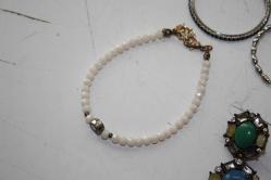 BİLEKLİK VE VİNTAGE KÜPE LOTU  DETAY RESİMLERDE VAR ( ANTİK KOLİ 25