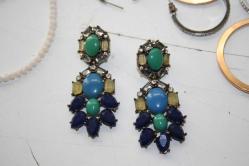 BİLEKLİK VE VİNTAGE KÜPE LOTU  DETAY RESİMLERDE VAR ( ANTİK KOLİ 25