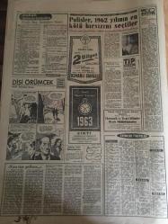YENİ SABAH GAZETESİ   30 ARALIK  1962 YIL :25  SAYI :8550---Yeni geçim indirimleri ocakta tatbik  edilecek --Çombe kaçtı --Artırma Eksiltme ve İhale Kanunu Değişiyor ---Bekata kızların Koçero sevdasından  şikayetçi ---Dinçer 1963 den  ümitli --Osman Bölükbaşı  dün İnönü ye  hücum etti ---Menderesin   resmini asan  yorgancı dün  berat  etti ---Lamialren dün mahkum oldu ---Polisler 1962 yılının en kötü hırsızını  seçtiler --Adana cezaevinde  yolsuzluk görüldü ---Fenerbahçe Zenith  ile yenişemedi --Galatasaray  bugün İzmir de Altay ile  karşılaşıyor ---Teknik Komitenin  İki Üyesi Dün Belli Oldu ---Kılıç Bugün kü Milan Spal Maçını Seyredecek ---Sinemamızın  şöhretleri  ve yılbaşı --İki Perde :Suzan Avcı --Yıldırm Onal 'ın evini soruyorum --Belgin Doruk  ---Leyla Sayar ---Uç antrenöre göre 1962 'nin  en iyi futbolcusu :Lefter ---Lefter  futbol oynamak için yaşını büyüttü ---Yılın  hadisesi  ,İtalyanlara  6-0 lık  mağlubiyetimizdir ----