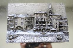 MÜKEMMEL GÜZELLİKTE KABARTMA CAM ÜSTÜNDE BAKMADAN GEÇME  (kitap raf