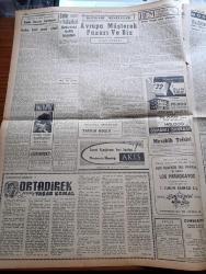 Cumhuriyet Gazetesi - 18 Ağustos 1959 - Ortadirek Yazan Yaşar Kemal Yazı Dizisi - Nadir Nadi Köşe Yazısı - Batı Almanya İktisat Bakanı Ludwig Erhard Dün Uçakla Geldi - Askerlik Süresinin Değiştirilmesi İle alakalı Çalışmalar - İzmir Enternasyonal Fuarına 19 Yabancı Firma Katılıyor - Şehir Hatları İçin Yeni 9 Vapur inşa Ettiriliyor - Hoparlör Yasağı Tatbikatı -  Irak Askeri Mahkemesinde Türkler Aleyhinde İddialar - İstanbullular Sinek İtlafına Başladılar - Dünyanın En Büyük Viyolonselisti Pablo Casals Anlatıyor Yazı Dizisi - Esat Tekeli - Cevat Fehmi Başkut - Güdümlü Mermi Atan Rus Denizaltıları - Burhan Felek Köşe Yazısı - Uluç Ali Yazan Halikarnas Balıkçısı Yazı Dizisi - Koruyucu Melekler Çizgi Roman - Amerika'nın Kutup Üssü Buzlar Altında Kuruluyor - Odeon Yeni Çıkan Plaklar - Fatma Türkan - Şemsi Yastıman - Öğretmenler Bankası Açıldı - Uludağ'a Teleferik Hattı Veya Skilifts Yapılacak - Beşiktaş Antrenör Andrea Kutik İle Mukavele Yaptı - 14. İstanbul Tenis Turnuvası - Nazmi Bari