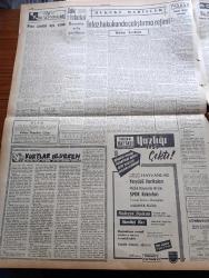 Cumhuriyet Gazetesi - 9 Temmuz 1959 - Uluç Ali Yazan Halikarnas Balıkçısı Yazı Dizisi - Nadir Nadi Köşe Yazısı - NATO 200 Atom Bombardıman Uçağını Fransa'dan Çekiyor - Ankara'da İki Gazeteci Beyhan Cenkçi Ve Oktay Verel Birer Buçuk Yıl Hapse Mahkum Edildiler - Sümerbank'ın Yapacağı Yeni İndirimler - Vatan Cephesine İlk Kaydolana Altın Kalem -  İstinyede Batan  Yüzer Havuzun Kurtarılması Ameliyesine Başlandı - Denize Dökülen Sebze Ve Meyveler - Konya'da Sarıkla Dolaşan Doktor Sadullah Nutku Yakalandı - Kurtlar Ulurken Yazan Alix Andre Yazı Dizisi - Ay'ın İlk Seyyahları Çeviren Tevfik Sadullah Yazı Dizisi - Rus Başbakanı Hrutçef Amerikan Başkanı Eisenhower'i Rusya'yı Ziyarete Davet Etti - Küba Başkanı Fidel Castro'nun Sakalı - Kadın Sesi Füzeyi İnfilak Ettirdi - Dünya Ağır Siklet Boks Şampiyonu Johansson - Almanya'da Dörtlü Turnuvaya Katılan Bakırköy Voleybol Takımı İkinci Oldu - Rocky Marciano Ringe Dönüyor - güreşçi Osman Kambur İle İsmet Atlı Galip - Galatasaraylı Ünal Karagümrük'te