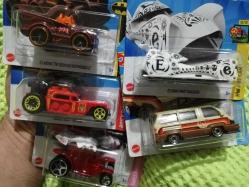 Hot wheels metal model araba set koleksiyon dekor hediye nostalji tasarım süs hobi eğlence vintage retro 1.64 ölçekli paketli toyota van Batman batmobile brick drifter dagger
