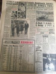 YENİ SABAH GAZETESİ 31 EKİM 1961-‘Otobüs Yolcuları’ filmi-14’ler seçim çok erken yapılmış --Profesörler Anadolu ya Gitmek İstemiyormuş --Yeni  bir başbakan  adayı  :Açıkalın --Bir kadınla 6 çocuk  diri diri yanarak  öldü --AP ve YTP den  yeni bir parti çıkarılmağa çalışılıyor --Karamanlis  kazandı  fakat muhalifler hile yapıldı  ,diyor ---Bir kadın kömürlükte  24 saat hapsedildi --Neden  seçilemiyor :Siyavuşgil --Şehirde  artezyen  kuyular açılıyor --Sinemalar ,Tiyatrolar ,Radyo Programları ---İstanbullu  çöpçüden  çöpçü İstanbulludan  şikayetçi --Rusların Yeni Atom Denemesi --Salazar a karşı garanti istendi ---Lağım suları  bazı  dükkanları  bastı --Devrim in  seri imalatını  firmalar yapmak istiyor --Szekely  için  karar bugün ---Teknik  Komitenin  Kararı  Geriye Dönüş Yok ---A.Gücü :2 -A.Ordu :1 G.Birliği :2 -PTT: 0-----G.Birliği Maçı 2. Devre Aldı ---Profesörler Anadolu ya Gitmek  İstemiyorlarmış ---Kamyon çaya  uçtu  :4 ölü 24 yaralı var ---Sirmen  için  CHP ye söz  verilmemiş