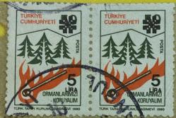 Mektup Zarfından Kesilmiş  / Postadan Geçmiş İkili Pul Filateli - Damgalı - ORMANLARIMIZI KOTUYALIM PULU, 5 LİRA  - Türkiye Cumhuriyeti - Turkish Stamp