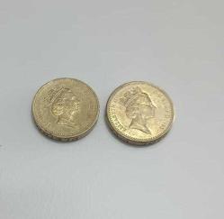2 Adet 1985  İngiltere Elizabeth 2  One Pound Upside Down Ters Yazı Error Madeni Paralar