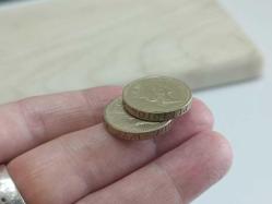 2 adet  İngiltere 1985 Elizabeth II  One Pound Upside Down Ters Yazı Error Madeni Paralar