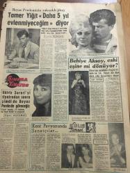 YENİ SABAH GAZETESİ  8 MART 1964 YIL :26 SAYI :8975---Rumlar dün yeniden iki Türk ü  şehit ettiler ---U Thant Kıbrıs için Asker Bulamıyor --Pakistanlılar  EOKA 'cılar düşman sayıyor ---Oktem okullar  katip yetiştirmeyecek ---Mandy  İstenmeyen  kadın  ilan edildi --Vecize Dersi : Siyavuşgil ----Sinemalar,  Tiyatrolar , Radyo Programları ---Harbe girersek  Londra Kıbrıs  ı bize  verecektir --Kabadayılık  yüzünden çıkan  kavgada  arkadaşını öldürdü ---E.Taylor ile R.Burton Amerika da evlenecekler ---Başkanların Yemeği ---Sinemalar : Atlas :Kaptanın İntikamı , İnci : Şaşkın Baba ,Konak :Arka Sokak ---Üçüncü Maç 18 Martta  Frankfurt 'ta ---Galatasaray  ,Altay 'ı  Bahrinin  golleri  ile  çökertti : 3-0---Beykoz  H, Tepe  'yi  2-0 mağlup  etti ---Alsancak da  İzmir  Takımları Mağlup ---Tamer Yiğit  : Daha 5  yıl evlenmeyeceğim diyor ---Behice Aksoy ,eski eşine mi dönüyor  ---Gülriz Sururi 'yi  tiyatrodan sonra  şimdi de Beyaz Perde de Göreceğiz ---Gümüş madalyanın sahipleri ---