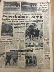 YENİ SABAH GAZETESİ  6 MART 1964 YIL :26 SAYI :8973---Türk Cemaat Meclisi Binasına Bomba Atıldı ---Rumlar Bayram Yapıyor --BM Kuvveti için ilk  ihtilaf çıktı ---Boksör  Clay BM de Kıbrıs  işinden  çok alaka gördü ---Mahkemeye muhafız girdi --Güler Gürses evlilikten  tat almamış ---Ömer Seyfeddin : Siyavuşgil ---Sinemalar ,Tiyatrolar ,Radyo Programları ---Peppino 'nun konseri  tam bir  skandalla neticelendi ---Hacca gidecekler için  kolaylıklar  sağlanıyor ---Keban Barajı 3 Milyar Liraya Mal Olacak --Fenerbahçe 4. Turun Eşiğinde --Budapeştedeki 2-0 mağlubiyetin  rövanşı bu  M.Paşa da oynanıyor : Fenerbahçe  -MTK ---M.United - Sunderland  maçını  görmek için çıkan arbedede iki kişi öldü -----Amatör Milli Takımın İtalya Kadrosu  Açıklandı ---Galatasaray  dün kampa  girdi ---Hepimizin Fenerbahçeliyiz  :Coşkun Özarı ---Dömifinal  primi  2000 er  lira ---Galibiyetin Şartları ---Başmakale : İstimi Sonradan  Gelsin ----Rumların ateşlediği bombalar ile  beş Türk  yaralandı ---