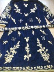 KOYU LACİVERT KADİFE ÜZERİNE TELSARMA İLE YAPILMIŞ BİNDALLI ELBİSE - KULLANILMAMIŞ GİBİ VE TERTEMİZZZZ - ÖLÇÜLERİ AÇIKLAMALARDA