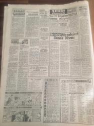 YENİ SABAH GAZETESİ  23 EKİM 1961 YIL :24 SAYI :8122---İhtilaf bütün AP teşkilatına yayıldı ---CKMP liler  içinde  de  ihtilaf var ----CHP ilk  ödev huzuru temin etmektir diyor --Mısır da çok geniş çapta tevkiflere başlanıldı --Başgil 'i  karşılamak  için 500 AP 'li  dün  İstanbul a gelmişti ---İtalya dan  soğuk  dalgası  geldi ---Bir  hukuk  öğrencisi  dün karısını  öldürdü ---Tiyatrolarımız :Siyavuşgil ---Tarihi  köşkler  harap  oluyor ---Sinemalar ,Tiyatrolar  Radyo Programları ---Adenaver  Başkan  olmayı garantiledi ---İnsan cenini suni  yoldan  büyütüldü --Son seçimlerin  dış  basınındaki akisleri ---Kaçırdıkları taksiyi bir  hendeğe  devirdiler ---Feriköy  : 0 PTT: 0---Ankara da İzmir takımları  galip --Galatasaray  namağlup Altınordu yu  2-0 yendi ----Göztepe :2 Ş.Hilal : 0 İzmirSpor :3 A.Gücü :1---Milliler bugün  kampa giriyor --Fenerbahçe 3-0  mağlup ---B. Milletler  bir kere daha acze düştü ---Kruşçef Stalincilerle  çatıştı ---CHP ilk  ödev huzuru  temin  etmektir  diyor ---