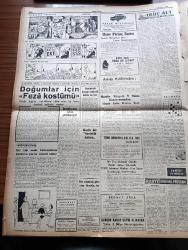 Cumhuriyet Gazetesi - 20  Ağustos 1959 - Ortadirek Yazan Yaşar Kemal Yazı Dizisi - Uluç Ali Yazan Halikarnas Balıkçısı Yazı Dizisi - Nadir Nadi Köşe Yazısı - Türk Lideri Rauf Denktaş - Kıbrıs'ta Türk Yunan İhtilafı Genişliyor - Amerikalı Şarkıcı Frank Sinatra Ankara'da Bir Gece Kaldı -  Ford Türkiye'de Montaj Fabrikası Kuracak - Araplar Türk Sigara ve Tütününü Boykot Edecekler - Tevfik Fikreti Anarken Yazan Hasan Ali Yücel - Dünyanın En Büyük Viyolonselisti Pablo Casals Anlatıyor - Burhan Felek Köşe Yazısı - Aziz Nesin'in Yeni Romanı Saçkıran Çıktı - Doğumlar İçin Feza Kostümü - Bağdad Paktı'nın Yeni Adı Merkez Anlaşma Teşkilatı Oldu - Yüzbaşı Salih Tekin Ve Yüzbaşı Haki Tanyu'nun Yüzmedeki Başarısı - Galatasaray Dünkü Maçta Beyoğluspor'u  Yendi - Atletizm Ajanı Mustafa Türkün Kızdım İntihar Edeceğim Dedi - 14. İstanbul Tenis Turnuvası - Kızılay Otomobil Piyangosu - Parker Quink Mürekkebi - Ece Zeytinyağları -  İzmir Fuarı Açılıyor - Irak'ta 6 İdam Kararı