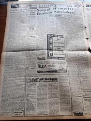Cumhuriyet Gazetesi - 15 Temmuz 1959 - Nadir Nadi Köşe Yazısı - Büyük Millet Meclisi Bugün Toplantılarına Başlıyor - Milll Talebe Federasyonun Parçalanan Kongresi - Fuat Duyar'ın Ölümüne Sebep Olan Cezmi Çapa Dün Serbest Bırakıldı - Avrupa'ya Kumaş Satacağız - Türkiye'nin Reddettiği Rus Teklifi - İstanbul'daki 6 Bin Dilenciyi Milyoner 13 Kişi İdare Ediyor - Haritamızda Bir Nokta Yazan Fakir Baykurt Yazı Dizisi -  Kurtlar Ulurken Yazan Alix Andre Yazı Dizisi -  Ecnebi Bir Yolcunun Bavulunda 50 Bin Prezervatif Çıktı - Burhan Felek Köşe Yazısı - Atatürk'ün Yaveri Muzaffer Kılıç Dün Vefat Etti - Türkiye Güzeli Ezel Olcay Amerika'ya Zor Girebildi - Audry Hepburn Rolünü Yaptığı Kahramanı Ağlattı - Koruyucu Melekler Çizgi Roman - Uluç Ali Yazan Halikarnas Balıkçısı Yazı Dizisi - Fredo Çocuk Pudrası- Fenerbahçe Şampiyon Atletizm Genç Takımının Antrenörü Cemal Anadol -  Vefa Takımı Almanya'ya Gidiyor - Fenerbahçe Umumi Kaptanı İsmet İsmet Uluğ - Kuleli Gençlik Boğaziçi Kupasını Kazandı