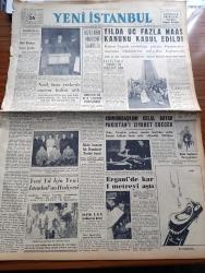 Yeni İstanbul Gazetesi - 26 Aralık 1953 - Mustafa Nermi - Noel Bazı Yerlerde Matem Halini Aldı - Yılda Üç Fazla Maaş Kanunu Kabul Edildi - Kızılların Hindiçini Taarruzu - Ankara'da Millet Parti'lilerin Duruşması -  Döviz Kaçıran Bir Komünist Partisi Üyesi Sevim Tarı - Cumhurbaşkanı Celal Bayar Pakistan'ı Ziyaret Edecek - Jenny Çeviren Reşad Nuri Darago Yazı Dizisi -  Azınlık Okullarındaki Türkçe Öğretmenleri İkramiye Alamıyor -  Kürtaj Davası - Arkeoloji Müzeleri Müdürü Aziz Ogan Emekliye Ayrıldı - Moskova Radyosunun Noel Mesajı - Lana Turner Ve Lex Baxter Yeniden Evlendiler - Kadınlar Ve Hindistan'ın Beş Yıllık Planı Yazan Najoo Bilimoria - Milyonları Güldüren Adam İtalyan Toto Bedbaht Olduğunu Söylüyor - Solist Yetvart Margosyan - Aşk Ve Hilenin Revaçta Olduğu Memleket Ürdün - Kopenhag Futbol Karması İstanbul'da - Fenerbahçe'ye Gelen Yunan Kalecisi Karpuzas İlk Antrenmanını Dün Yaptı - Vakko - Fakültelerarası Voleybol Maçları - Konya Maçları Ve Puan Durumu - Sana Yağ