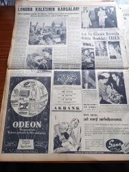 Yeni İstanbul Gazetesi - 26 Aralık 1953 - Mustafa Nermi - Noel Bazı Yerlerde Matem Halini Aldı - Yılda Üç Fazla Maaş Kanunu Kabul Edildi - Kızılların Hindiçini Taarruzu - Ankara'da Millet Parti'lilerin Duruşması -  Döviz Kaçıran Bir Komünist Partisi Üyesi Sevim Tarı - Cumhurbaşkanı Celal Bayar Pakistan'ı Ziyaret Edecek - Jenny Çeviren Reşad Nuri Darago Yazı Dizisi -  Azınlık Okullarındaki Türkçe Öğretmenleri İkramiye Alamıyor -  Kürtaj Davası - Arkeoloji Müzeleri Müdürü Aziz Ogan Emekliye Ayrıldı - Moskova Radyosunun Noel Mesajı - Lana Turner Ve Lex Baxter Yeniden Evlendiler - Kadınlar Ve Hindistan'ın Beş Yıllık Planı Yazan Najoo Bilimoria - Milyonları Güldüren Adam İtalyan Toto Bedbaht Olduğunu Söylüyor - Solist Yetvart Margosyan - Aşk Ve Hilenin Revaçta Olduğu Memleket Ürdün - Kopenhag Futbol Karması İstanbul'da - Fenerbahçe'ye Gelen Yunan Kalecisi Karpuzas İlk Antrenmanını Dün Yaptı - Vakko - Fakültelerarası Voleybol Maçları - Konya Maçları Ve Puan Durumu - Sana Yağ