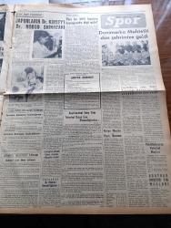 Yeni İstanbul Gazetesi - 26 Aralık 1953 - Mustafa Nermi - Noel Bazı Yerlerde Matem Halini Aldı - Yılda Üç Fazla Maaş Kanunu Kabul Edildi - Kızılların Hindiçini Taarruzu - Ankara'da Millet Parti'lilerin Duruşması -  Döviz Kaçıran Bir Komünist Partisi Üyesi Sevim Tarı - Cumhurbaşkanı Celal Bayar Pakistan'ı Ziyaret Edecek - Jenny Çeviren Reşad Nuri Darago Yazı Dizisi -  Azınlık Okullarındaki Türkçe Öğretmenleri İkramiye Alamıyor -  Kürtaj Davası - Arkeoloji Müzeleri Müdürü Aziz Ogan Emekliye Ayrıldı - Moskova Radyosunun Noel Mesajı - Lana Turner Ve Lex Baxter Yeniden Evlendiler - Kadınlar Ve Hindistan'ın Beş Yıllık Planı Yazan Najoo Bilimoria - Milyonları Güldüren Adam İtalyan Toto Bedbaht Olduğunu Söylüyor - Solist Yetvart Margosyan - Aşk Ve Hilenin Revaçta Olduğu Memleket Ürdün - Kopenhag Futbol Karması İstanbul'da - Fenerbahçe'ye Gelen Yunan Kalecisi Karpuzas İlk Antrenmanını Dün Yaptı - Vakko - Fakültelerarası Voleybol Maçları - Konya Maçları Ve Puan Durumu - Sana Yağ