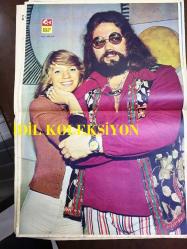 Ses Haftalık Aktüalite Sinema Tiyatro Müzik ve Gençlik Mecmuası Dergisi - 30 KASIM 1974 - Sayı: 49 - TARIK AKAN - ZEKİ MÜREN - FAHRETTİN ASLAN - KAHRAMAN KIRAL - CÜNEYT ARKIN - SEVGİ SOYSAL - KEMAL DENİZ - UĞUR DÜNDAR - ROBERTA FLACK - DONNY HATHAW - HALİT KIVANÇ - MARTIN LANDOU - BARBARA BAIN, SPACE 1999 - MOUTH AND MACNEAL POSTERİ - SALİH GÜNEY - EDİZ HUN - ESMERAY - HÜLYA KOÇYİĞİT, FİKRET HAKAN, EKREM BORA, SUZAN UZTAN, PEKCAN KOŞAR, NURHAN DAMCIOĞLU, EMEL SAYIN, HULKİ SANER, TÜRK HALK MÜZİĞİ SANATÇISI RECEP KAYMAK - YASEMİN KUMRAL - FÜSUN ÖNAL - ELTON JOHN, İLHAN İREM, LYNSEY DE PAUL, DAVID CASSIDY - LUX BULAŞIK SABUNU 1970'LER REKLAMI