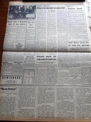 Yeni İstanbul Gazetesi - 17 Ocak 1956 - Marcus Antonius Çeviren Halide Edip Adıvar Yazı Dizisi - Amerikan Başkanı Eisenhower Amerika Bütçe Tasarısını Kongreye Tevdi Etti - Üç Eski Vekil Sıtkı Yırcalı Fatin Rüştü Zorlu Ve Hasan Polatkan Hakkında Tahkikat Yapacak Komisyon Dün Seçildi - Hürriyet Partisi İl Merkezinde Dün Yapılan Basın Toplantısı - İstiklal Caddesinde Vitrinlere Bakarken Orhan Erengül Çıldırdı - John Foster Dulles'in Kız Kardeşini Ruslar Sorguya Çekmiş - Sovyetler Birliği Tarafından Bırakılan Alman Esirleri - Rus Başbakanı Bulganin'in Lâtin Amerika Hakkındaki Sözleri - Güreşçi Yaşar Doğu Bu Akşam Sevgili Yurduna Kavuşacak - Kazakistan'da Kurulacak Rus Ağır Sanayi Merkezi - Ordu Takımımız 2. Antremanını Yarın Galatasaray İle Yapacak - Film Yıldızı Sanatkar Özcan Tekgül Puro Tuvalet Sabunları Kullanıyorum Diyor - Çapamarka - Squibb İlaçları - Opon Ağrı Kesici - Fenerbahçeliler Ringten Çekildi - Adalet Takımı Beyoğluspor İle Oynayacak - İstanbul Belediyesi Şehir Tiyatrosu
