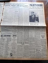 Yeni İstanbul Gazetesi - 17 Ocak 1956 - Marcus Antonius Çeviren Halide Edip Adıvar Yazı Dizisi - Amerikan Başkanı Eisenhower Amerika Bütçe Tasarısını Kongreye Tevdi Etti - Üç Eski Vekil Sıtkı Yırcalı Fatin Rüştü Zorlu Ve Hasan Polatkan Hakkında Tahkikat Yapacak Komisyon Dün Seçildi - Hürriyet Partisi İl Merkezinde Dün Yapılan Basın Toplantısı - İstiklal Caddesinde Vitrinlere Bakarken Orhan Erengül Çıldırdı - John Foster Dulles'in Kız Kardeşini Ruslar Sorguya Çekmiş - Sovyetler Birliği Tarafından Bırakılan Alman Esirleri - Rus Başbakanı Bulganin'in Lâtin Amerika Hakkındaki Sözleri - Güreşçi Yaşar Doğu Bu Akşam Sevgili Yurduna Kavuşacak - Kazakistan'da Kurulacak Rus Ağır Sanayi Merkezi - Ordu Takımımız 2. Antremanını Yarın Galatasaray İle Yapacak - Film Yıldızı Sanatkar Özcan Tekgül Puro Tuvalet Sabunları Kullanıyorum Diyor - Çapamarka - Squibb İlaçları - Opon Ağrı Kesici - Fenerbahçeliler Ringten Çekildi - Adalet Takımı Beyoğluspor İle Oynayacak - İstanbul Belediyesi Şehir Tiyatrosu