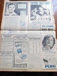 Yeni İstanbul Gazetesi - 17 Ocak 1956 - Marcus Antonius Çeviren Halide Edip Adıvar Yazı Dizisi - Amerikan Başkanı Eisenhower Amerika Bütçe Tasarısını Kongreye Tevdi Etti - Üç Eski Vekil Sıtkı Yırcalı Fatin Rüştü Zorlu Ve Hasan Polatkan Hakkında Tahkikat Yapacak Komisyon Dün Seçildi - Hürriyet Partisi İl Merkezinde Dün Yapılan Basın Toplantısı - İstiklal Caddesinde Vitrinlere Bakarken Orhan Erengül Çıldırdı - John Foster Dulles'in Kız Kardeşini Ruslar Sorguya Çekmiş - Sovyetler Birliği Tarafından Bırakılan Alman Esirleri - Rus Başbakanı Bulganin'in Lâtin Amerika Hakkındaki Sözleri - Güreşçi Yaşar Doğu Bu Akşam Sevgili Yurduna Kavuşacak - Kazakistan'da Kurulacak Rus Ağır Sanayi Merkezi - Ordu Takımımız 2. Antremanını Yarın Galatasaray İle Yapacak - Film Yıldızı Sanatkar Özcan Tekgül Puro Tuvalet Sabunları Kullanıyorum Diyor - Çapamarka - Squibb İlaçları - Opon Ağrı Kesici - Fenerbahçeliler Ringten Çekildi - Adalet Takımı Beyoğluspor İle Oynayacak - İstanbul Belediyesi Şehir Tiyatrosu