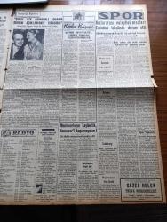 Yeni İstanbul Gazetesi - 19 Ocak 1956 - Halide Edip Adıvar Köşe Yazısı - Atatürk'ün Kızkardeşi Makbule Atadan Vefat Etti - Yunanistan'a Sızan Komünist Ajanlar - Doğu Almanya'da Ordu Kuracağını Bildirdi - Bütçe Komisyonunda Vali Fahrettin Kerim Gökay Hakkında İthamlar - Ankara Üniversitesinin Sert Açıklamasının Tesiri Görüldü - Marcus Antonius Çeviren Halide Edip Adıvar Yazı Dizisi - Kasım Gülek Dün Yaşar Doğu'yu Ziyaret Etti - Migros İçin 5 Milyon Liralık Kredi Temin Edilmiş - Doktor Semih Sümerman - Mustafa Nermi Köşe Yazısı - İstanbulluya Hilesiz Süt Temin Edecek Bir Sığır Çiftliği Kuruluyor - 6 7 Eylül Suçluları İzmir Ağır Cezasında - İzmit Semalarında Garip Bir Cisim - Tarhan Toker - Suni Peyk Florida Hava Üssünden Atılacak - Irak Petrol Satışı İle Halka Temiz Su İçiriyor - Grace Kelly Monako Prensi İle Carlton Otelinin 875 Numaralı Odasında Tanışmıştı - Kızlararası Voleybol Maçları Eminönü Lokalinde Devam Etti - Monte Carlo Rallisi - Adalet Takımı İspanya'da Maç Yapacak - Opon