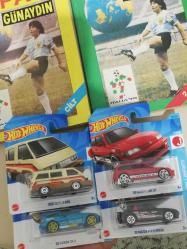 İtalya 90 dünya kupası öncesi takım tanıtım kitapçıkları 2. Cilt li set. Hot wheels 86 toyota 88 honda cr 90 honda civic 91 mazda metal model araba set koleksiyon dekor hediye nostalji tasarım süs hobi eğlence vintage aksesuar promosyon reklam Hediyelik dekorluk retro minyatür diorama ölçekli araçlar futbol Maradona Bebeto Klinsmann arjantin Almanya Brezilya