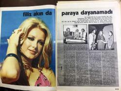 Ses Haftalık Aktüalite Sinema Tiyatro Müzik ve Gençlik Mecmuası Dergisi - 16 AĞUSTOS 1975 - Sayı: 33 - YALÇIN GÜLHAN - FİLİZ AKIN - ITIR ESEN, NECLA NAZIR - BÜYÜK BOY MÜJDE AR POSTERİ - TÜRKAN ŞORAY, DANYAL TOPATAN - NEŞE KARABÖCEK - ZEKİ MÜREN, ALİ RIZA BİNBOĞA - BEHİYE AKSOY - EMEL SAYIN - GÖNÜL YAZAR - BARIŞ MANÇO - ROBERT DE NIRO BABA FİLMİNDE - EBRU SABUN 1970'LER REKLAMI - MÜJDAT GEZEN - KAYNANALAR DİZİSİ, TEKİN AKMANSOY - LEVENT KIRCA - ÖZCAN KÖKNEL - POSTER ARKASI MÜLAYİM EKİ - AHMET ÖZHAN ALBÜM REKLAMI - TANKJU GÜRSU - KARTAL TİBET - EDİP AKBAYRAM - OMO 1970'LER REKLAMI - ÇETİN ENER - LUX SABUN 1970'LER REKLAMI - POSTERLİ 32 SAYFA TAM TAKIM DERGİ