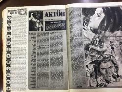 Ses Haftalık Aktüalite Sinema Tiyatro Müzik ve Gençlik Mecmuası Dergisi - 16 AĞUSTOS 1975 - Sayı: 33 - YALÇIN GÜLHAN - FİLİZ AKIN - ITIR ESEN, NECLA NAZIR - BÜYÜK BOY MÜJDE AR POSTERİ - TÜRKAN ŞORAY, DANYAL TOPATAN - NEŞE KARABÖCEK - ZEKİ MÜREN, ALİ RIZA BİNBOĞA - BEHİYE AKSOY - EMEL SAYIN - GÖNÜL YAZAR - BARIŞ MANÇO - ROBERT DE NIRO BABA FİLMİNDE - EBRU SABUN 1970'LER REKLAMI - MÜJDAT GEZEN - KAYNANALAR DİZİSİ, TEKİN AKMANSOY - LEVENT KIRCA - ÖZCAN KÖKNEL - POSTER ARKASI MÜLAYİM EKİ - AHMET ÖZHAN ALBÜM REKLAMI - TANKJU GÜRSU - KARTAL TİBET - EDİP AKBAYRAM - OMO 1970'LER REKLAMI - ÇETİN ENER - LUX SABUN 1970'LER REKLAMI - POSTERLİ 32 SAYFA TAM TAKIM DERGİ