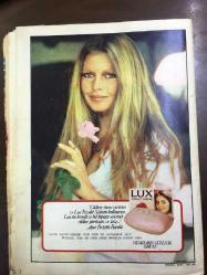 Ses Haftalık Aktüalite Sinema Tiyatro Müzik ve Gençlik Mecmuası Dergisi - 16 AĞUSTOS 1975 - Sayı: 33 - YALÇIN GÜLHAN - FİLİZ AKIN - ITIR ESEN, NECLA NAZIR - BÜYÜK BOY MÜJDE AR POSTERİ - TÜRKAN ŞORAY, DANYAL TOPATAN - NEŞE KARABÖCEK - ZEKİ MÜREN, ALİ RIZA BİNBOĞA - BEHİYE AKSOY - EMEL SAYIN - GÖNÜL YAZAR - BARIŞ MANÇO - ROBERT DE NIRO BABA FİLMİNDE - EBRU SABUN 1970'LER REKLAMI - MÜJDAT GEZEN - KAYNANALAR DİZİSİ, TEKİN AKMANSOY - LEVENT KIRCA - ÖZCAN KÖKNEL - POSTER ARKASI MÜLAYİM EKİ - AHMET ÖZHAN ALBÜM REKLAMI - TANKJU GÜRSU - KARTAL TİBET - EDİP AKBAYRAM - OMO 1970'LER REKLAMI - ÇETİN ENER - LUX SABUN 1970'LER REKLAMI - POSTERLİ 32 SAYFA TAM TAKIM DERGİ