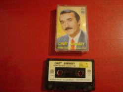 CAVİT KARABEY KISMETİNE KÜS VARLIĞIN YETER KAĞIT BASKI ESKİ BANDROL KASET(Açıklamayı Okuyunuz)