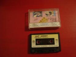 CAVİT KARABEY KISMETİNE KÜS VARLIĞIN YETER KAĞIT BASKI ESKİ BANDROL KASET(Açıklamayı Okuyunuz)